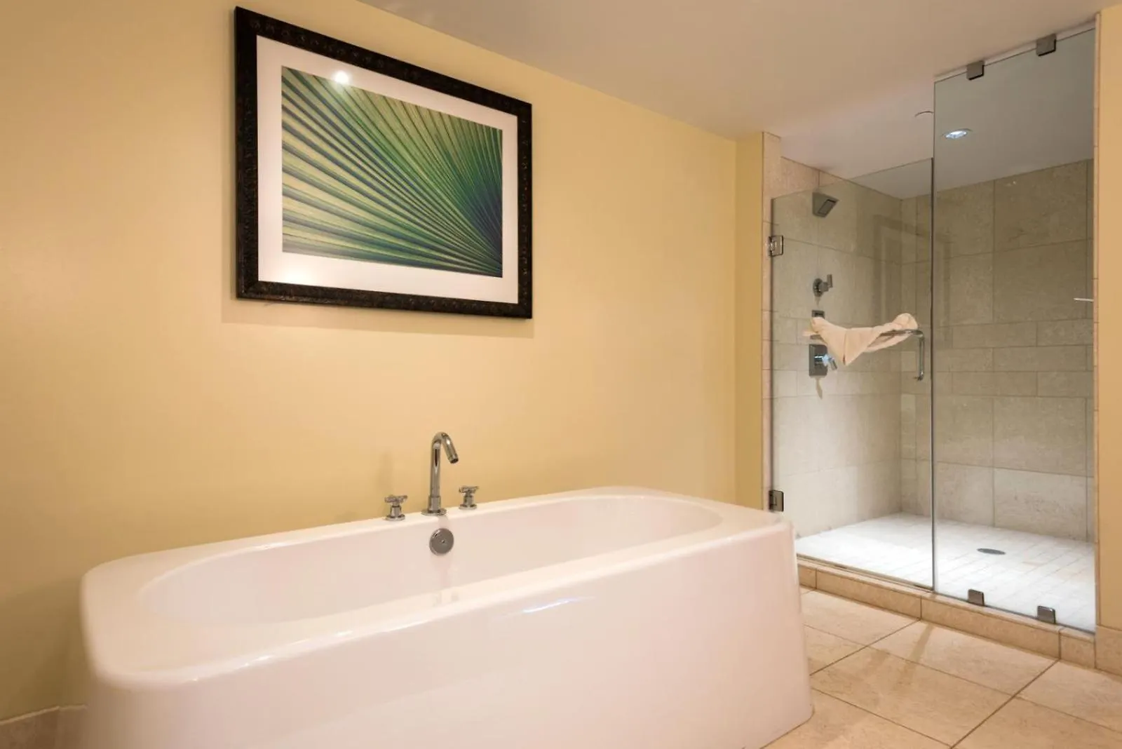 아파트 Spacious 6-Bedroom Honua Kai Collection - Multi Unit Listing - Same Floor - Ocean Views - 2 Free Rental Cars Hkh-50304 카아나팔리